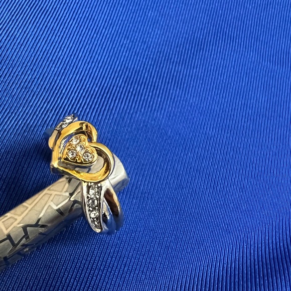 Beautiful Ring - Picture 2 of 5